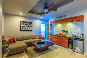 TV, books - Isla 33 - 4 Bedroom PH #1301 (Isla Mujeres)