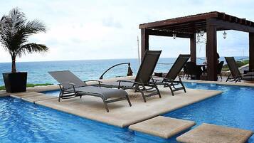 Kolam renang outdoor