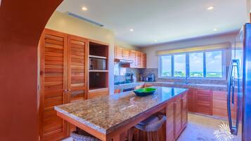 Kondominium | Dapur pribadi | Lemari es, microwave, oven, dan kompor