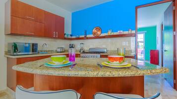 Condo | Private kitchen | Fridge, microwave, oven, coffee/tea maker