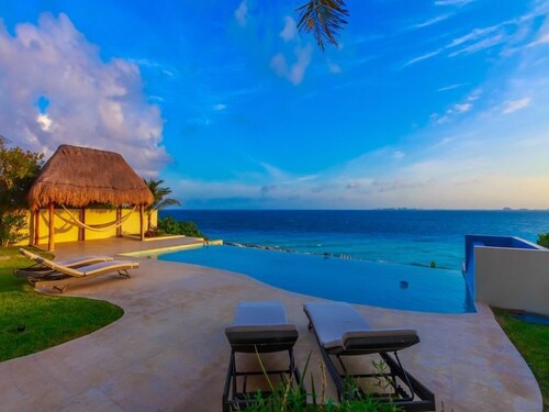 Isla Vida - 5 Bedroom House