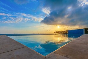 Pool - Isla Vida - 6 Bedroom House (Isla Mujeres)