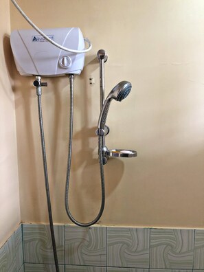 Bathroom shower - FM Transient House Room For Rent Tagaytay (Tagaytay)