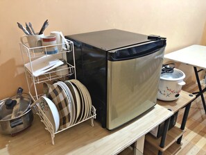 Electric kettle - FM Transient House Room For Rent Tagaytay (Tagaytay)