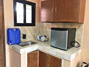 Private kitchenette - FM Transient House Room For Rent Tagaytay (Tagaytay)