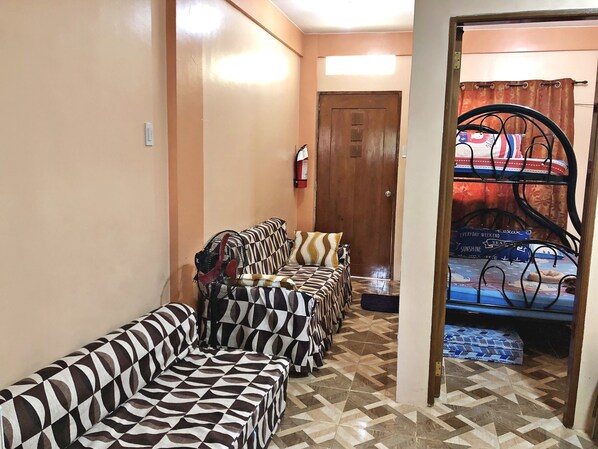Free WiFi, bed sheets - FM Transient House Room For Rent Tagaytay (Tagaytay)