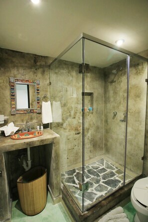 別墅 | 浴室 | 淋浴設備、雨淋花灑、提供毛巾