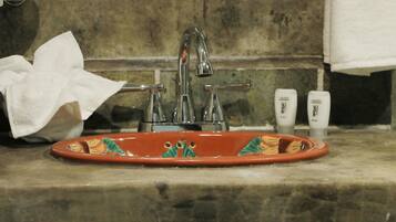 Vila | Kamar mandi | Shower, pancuran hujan, dan handuk