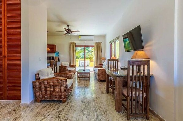 Villa | Sala de estar | Televisión y reproductor de DVD 