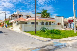 附近有免费停车设施