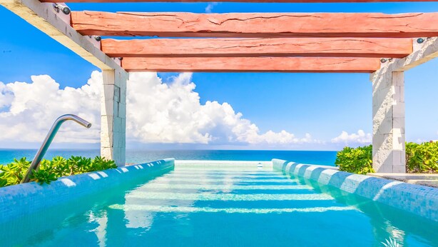 Outdoor pool - Deep Blue Condos - 302 (Isla Mujeres)