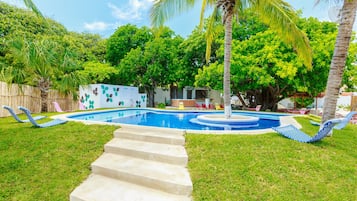 Room | Pool | Outdoor pool