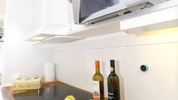 Appartement, 2 slaapkamers | Privékeuken | Een koelkast, een magnetron, een kookplaat