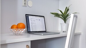 Apartamento, 2 quartos | Comodidades do quarto