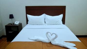 Deluxe Single Room | Minibar, in-room safe, individually furnished, desk