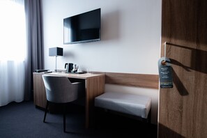 Minibar, desk, blackout drapes, soundproofing - V Boutique Hotel (Boeblingen)