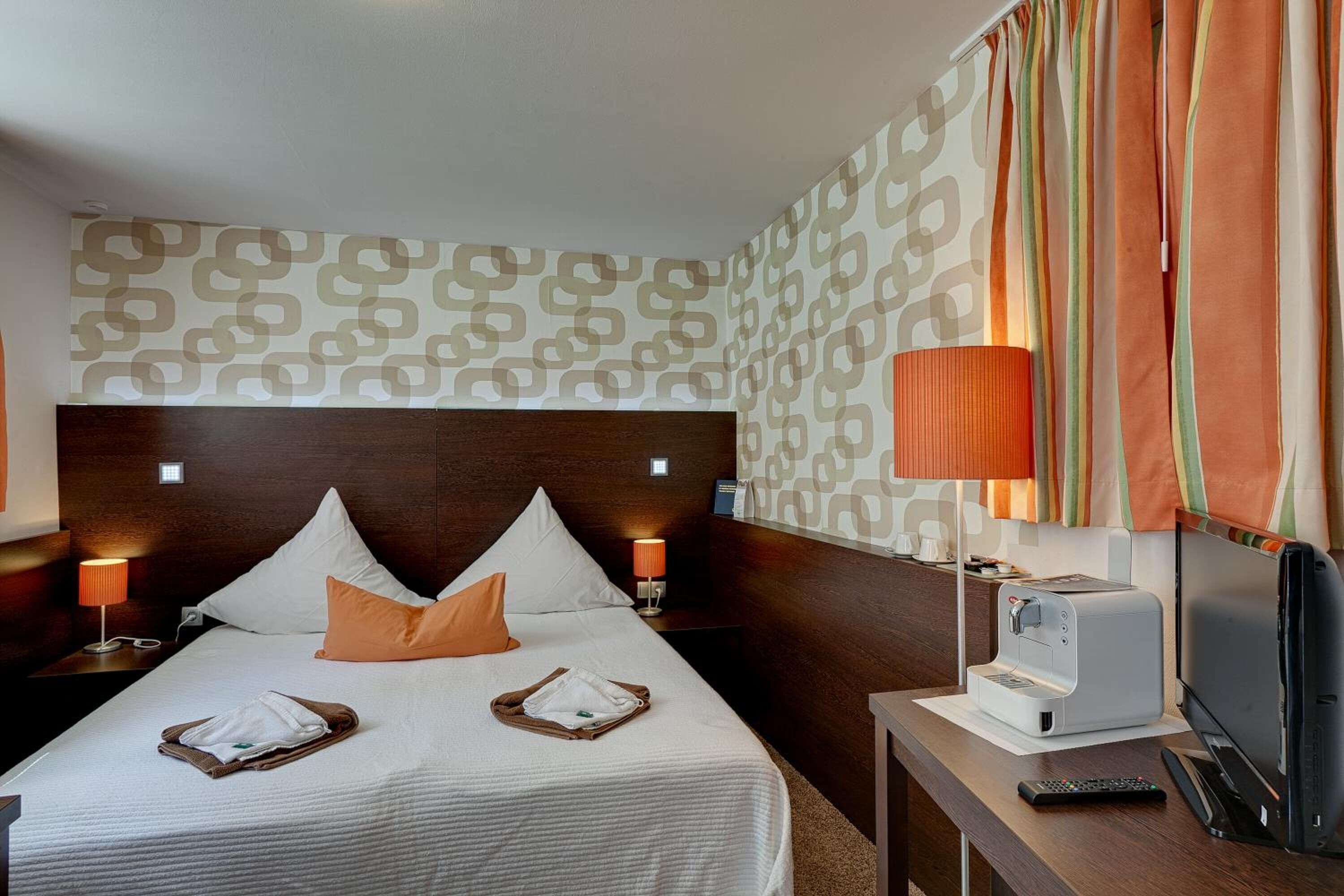 in-room safe, individually decorated, individually furnished, desk