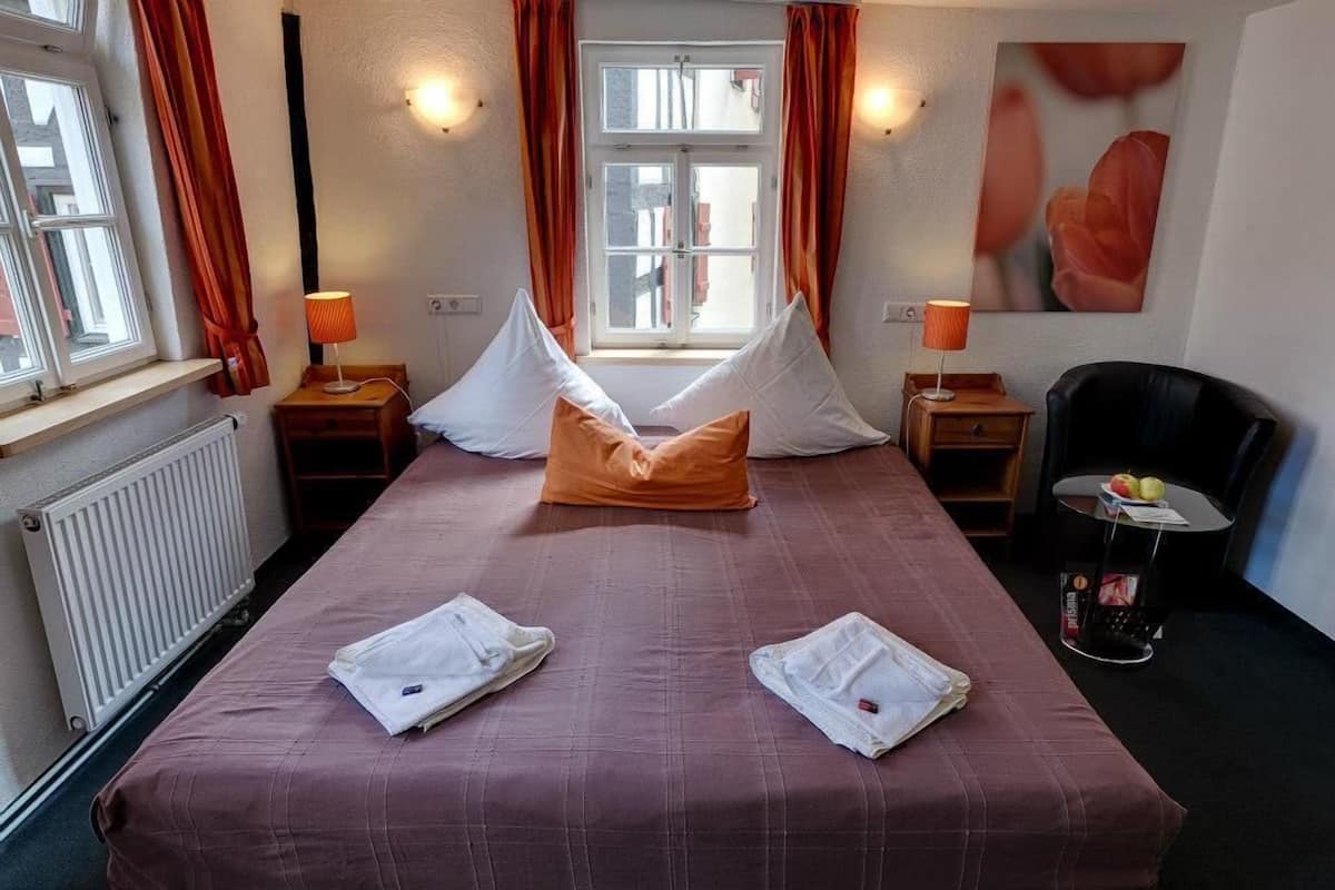 double room (küferstube) | in-room safe, individually decorated, individually furnished, desk