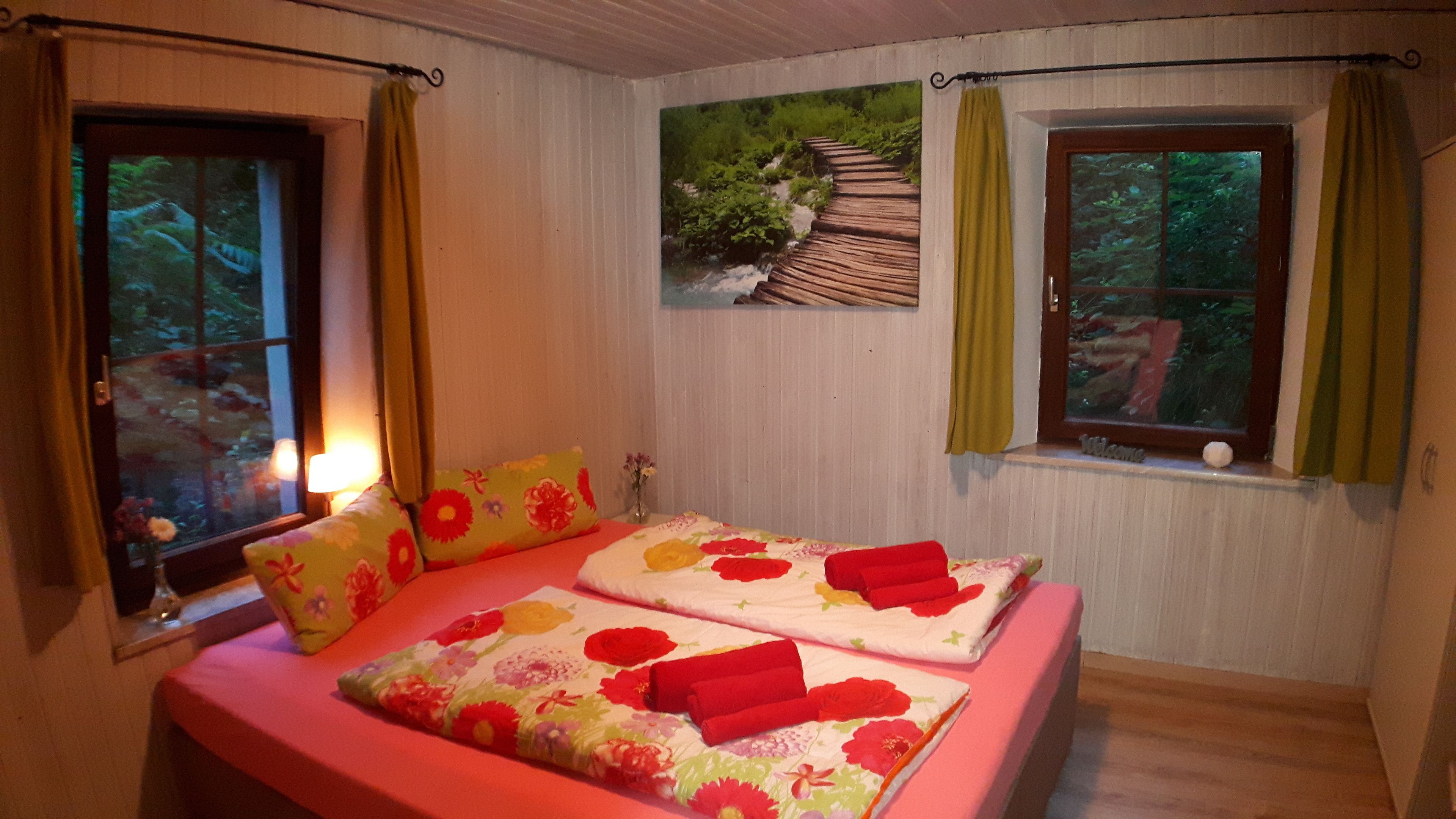 Kahden hengen huone (yksi tai kaksi sänkyä) (Dschungel) | Minibaari, yksilöllisesti sisustettu, yksilöllisesti kalustettu