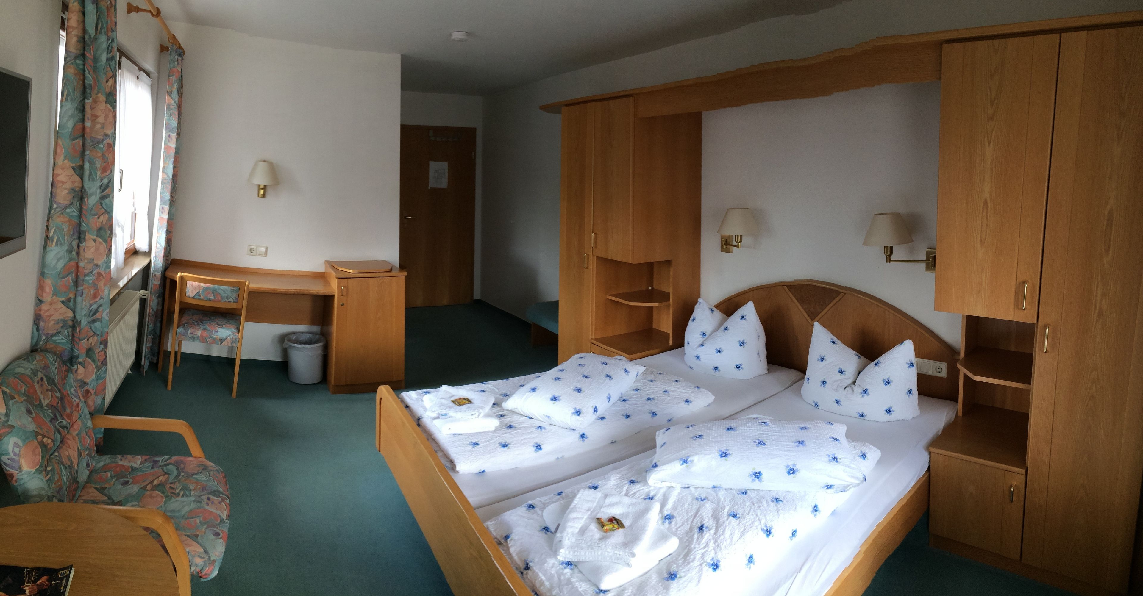 business double room | hypo-allergenic bedding, individually furnished, desk, blackout curtains