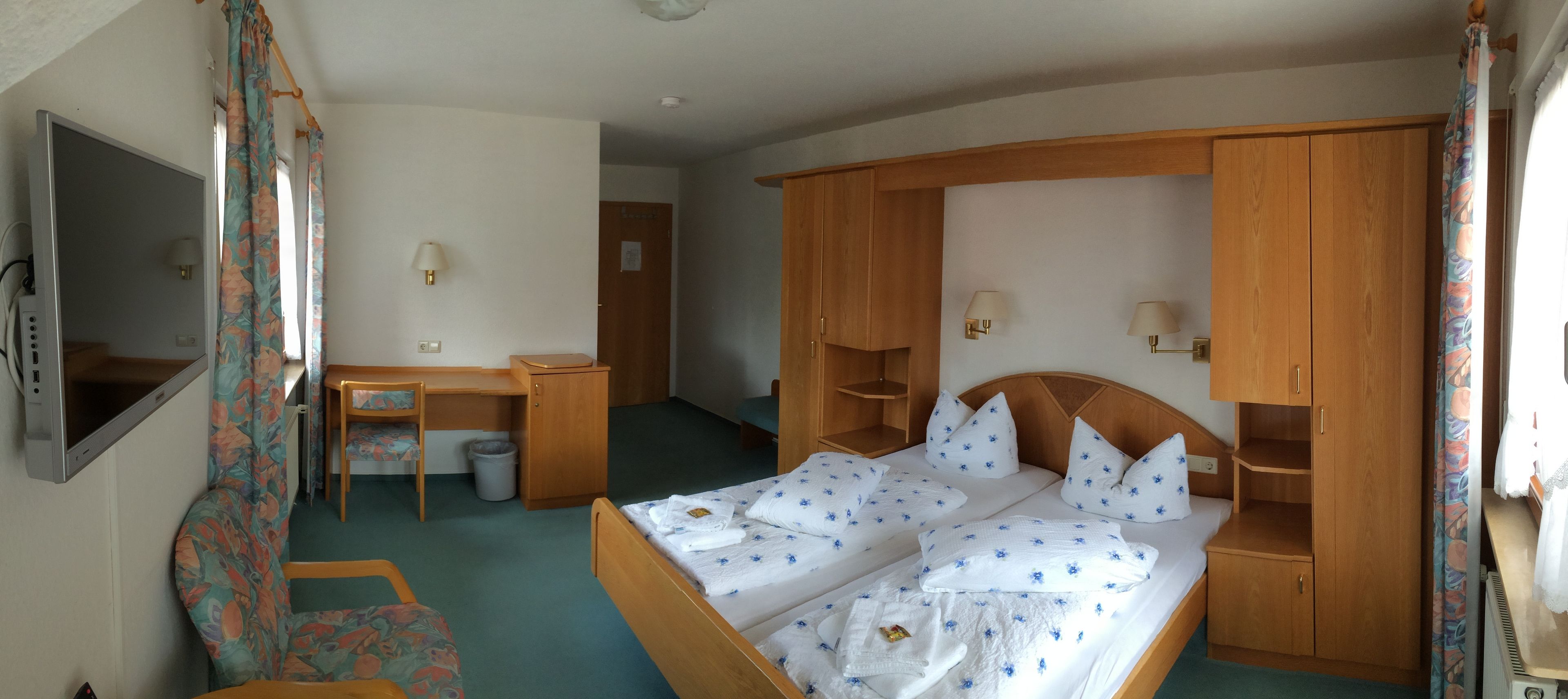 business double room | hypo-allergenic bedding, individually furnished, desk, blackout curtains