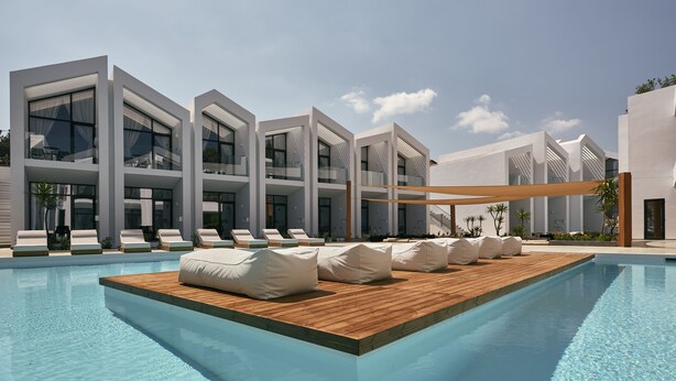 A modern pool area with lounge chairs and a wooden deck. - Cavo Vezal - Adults Only (Zakynthos)