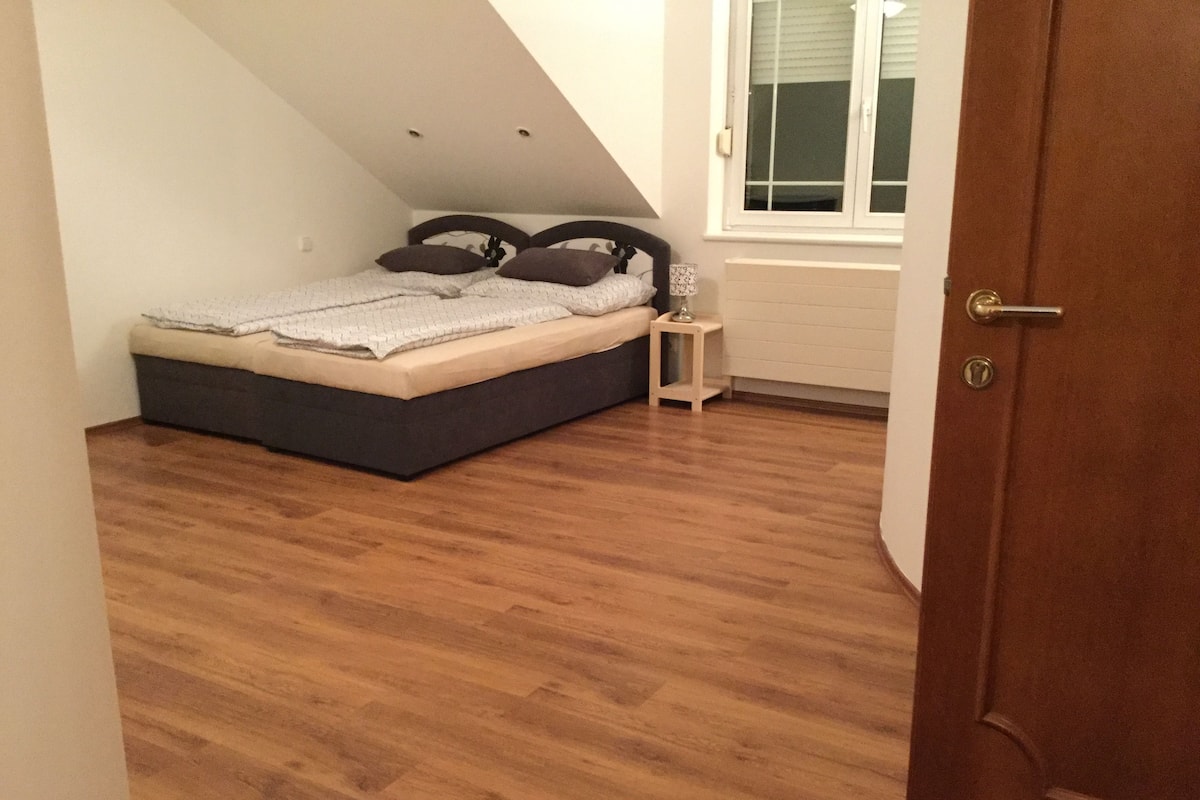 Family Townhome | 5 bedrooms, free minibar items, in-room safe, laptop workspace