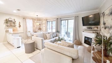 Condo, 1 quarto | Área de estar | Smart TV