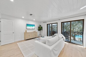 Condo, 1 Bedroom | Living area