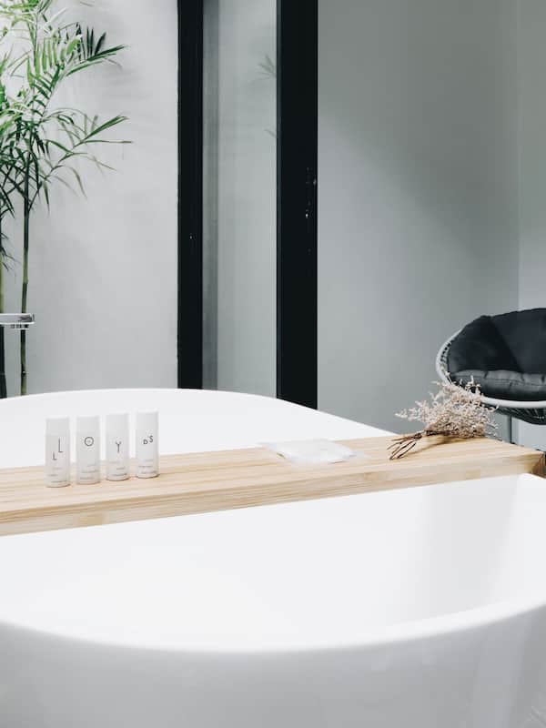 Junior Room, 1 King Bed (The Big Garden Room ) | Deep soaking bathtub