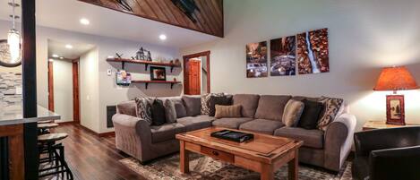 Condo, 2 Bedrooms | Interior