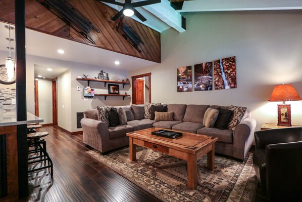 Condo, 2 Bedrooms | Interior - Sunshine Village (Mammoth Lakes)