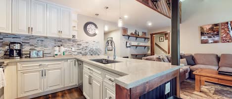 Appart'hÎtel, 2 chambres | Cuisine privée | Réfrigérateur, micro-ondes, four, lave-vaisselle