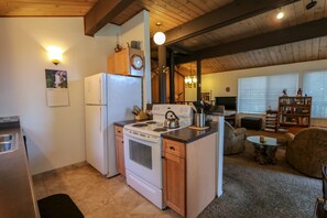 Apartamento, 2 habitaciones | Cocina privada | Frigorífico, microondas, horno y lavavajillas