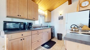 Condo, 2 Bedrooms | Private kitchen