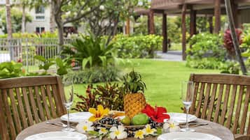 Villa, 2 Bedrooms | Outdoor dining
