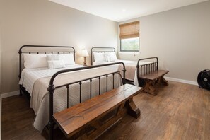 Maison, plusieurs chambres | 8 chambres, fer et planche à repasser, accès au Wi-Fi (inclus)