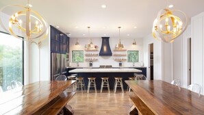 Rumah, beberapa kamar | Dapur pribadi | Mesin pembuat kopi/teh, lemari es, microwave, dan oven