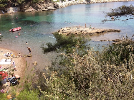 Beach nearby, 10 beach bars
