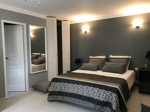 Habitación doble Confort (Galet) | Ropa de cama de alta calidad y decoración personalizada 