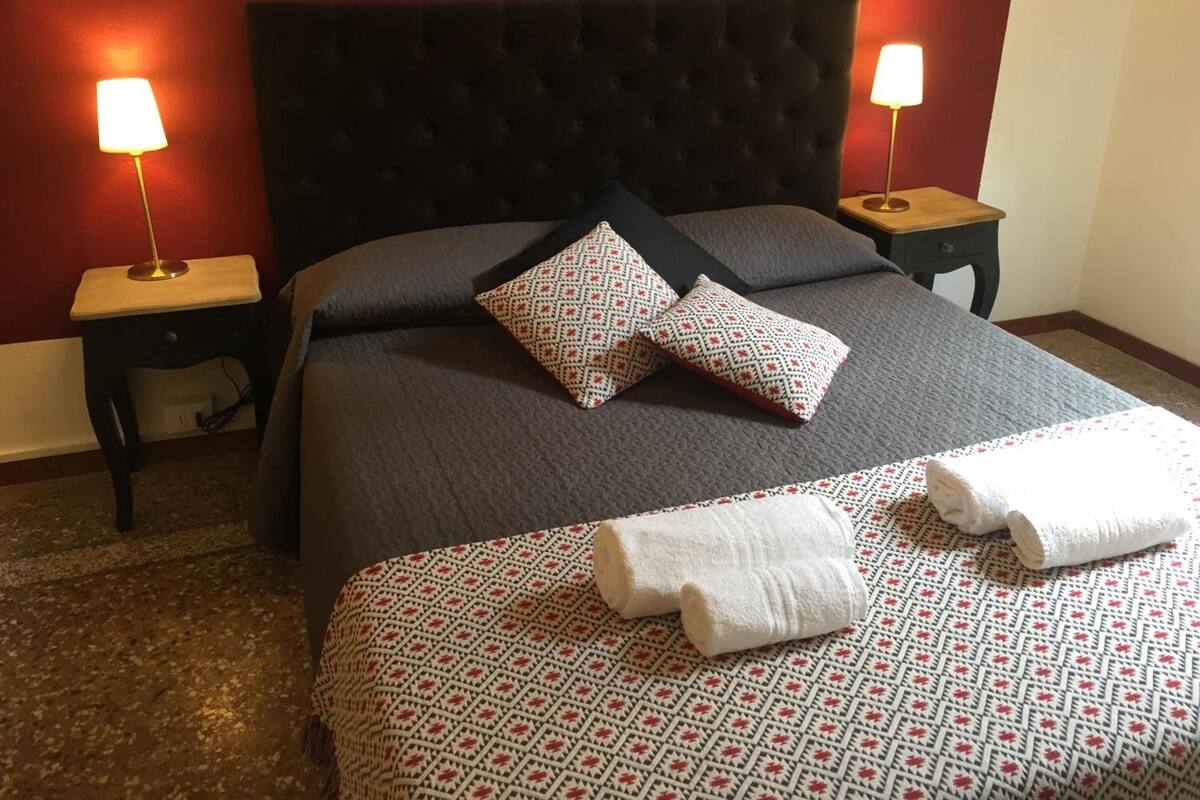 Coffres-forts dans les chambres, bureau, Wi-Fi gratuit