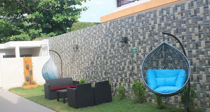 Four Season GUESTHOUSE