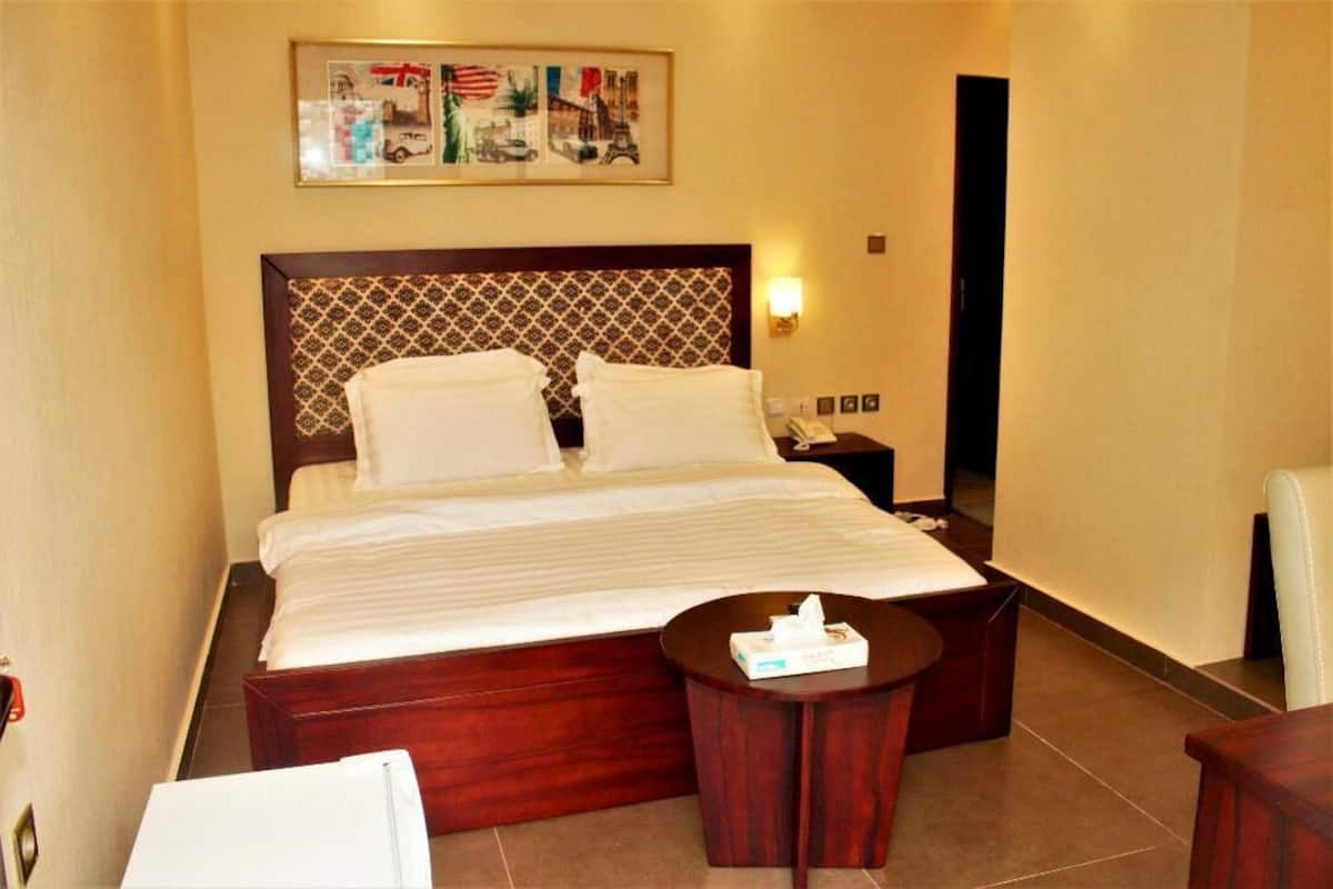 Superior Single Room | Minibar, in-room safe, desk, iron/ironing board