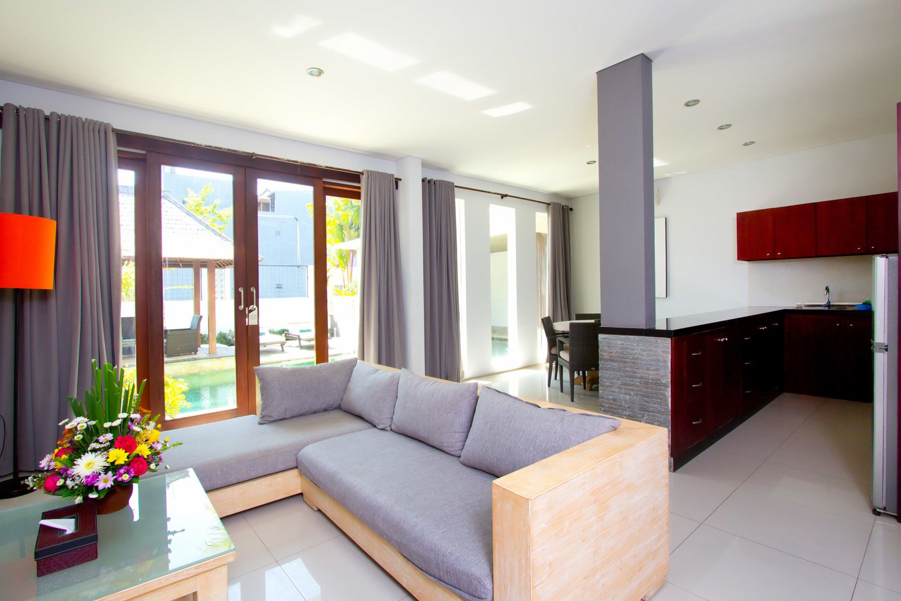 Apartemen Deluks, 2 kamar tidur | Ruang keluarga | TV layar datar