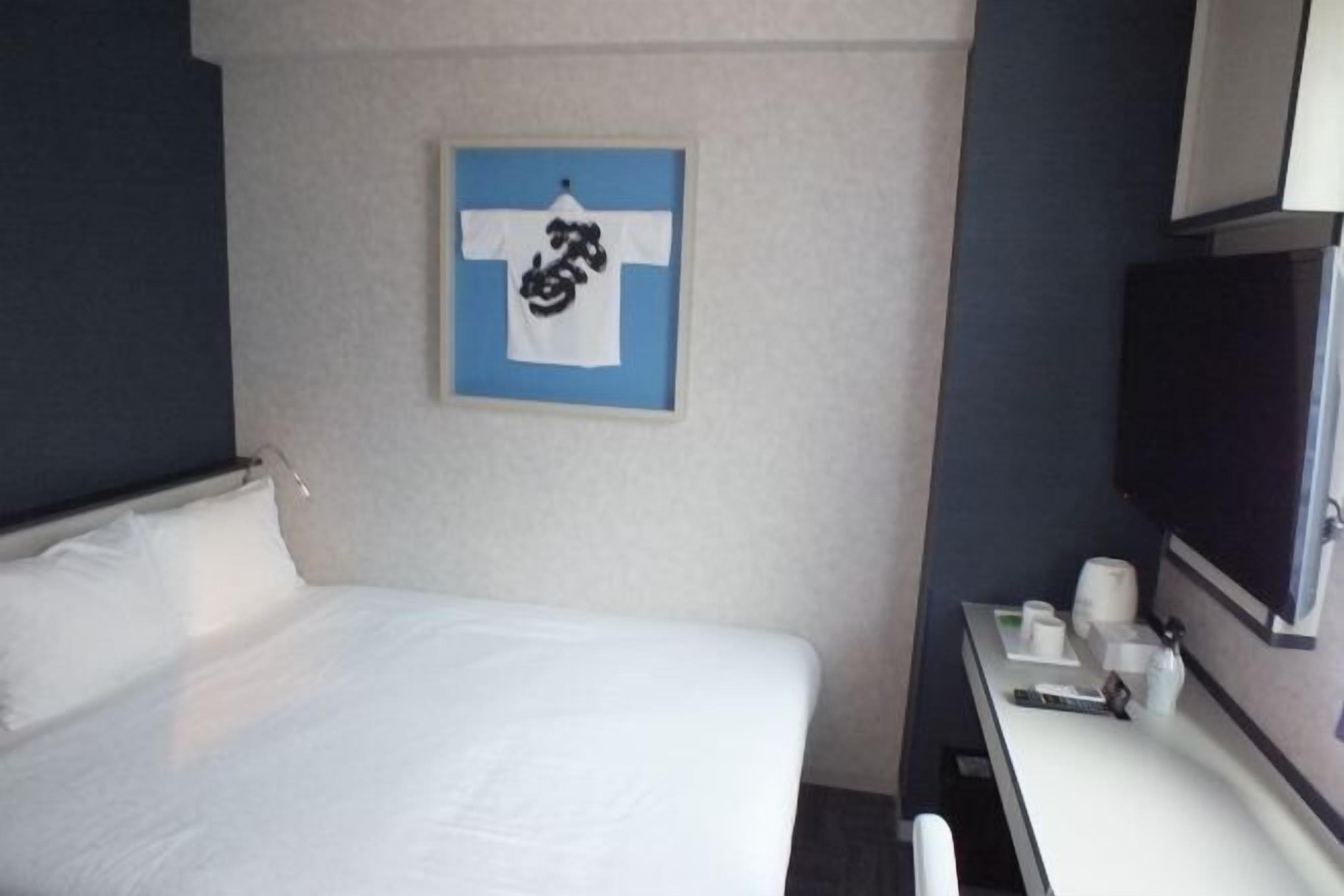 Zimmersafe, Verdunkelungsvorhänge, kostenloses WLAN, Bettwäsche