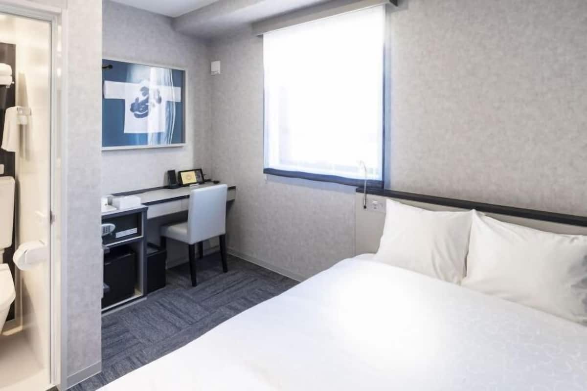 In-room safe, blackout curtains, free WiFi, bed sheets