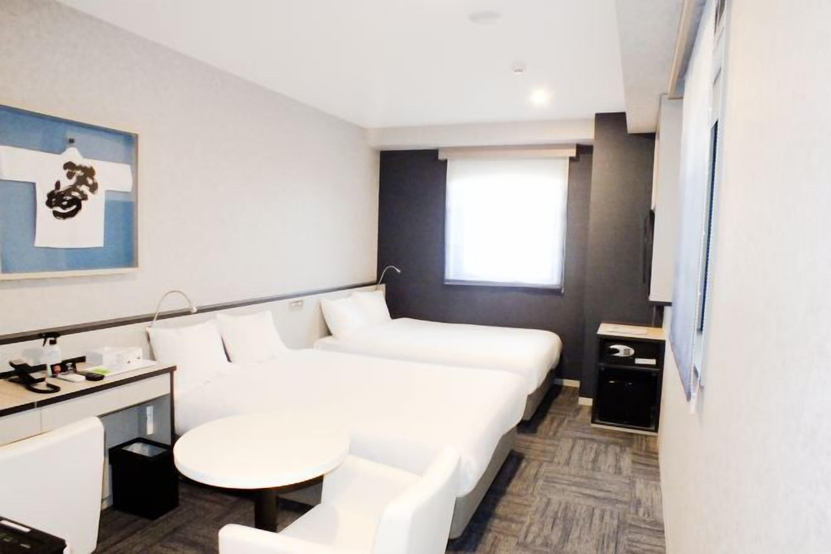 Zimmersafe, Verdunkelungsvorhänge, kostenloses WLAN, Bettwäsche