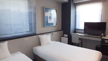 Twin Room, Non Smoking | In-room safe, blackout drapes, free WiFi, bed sheets