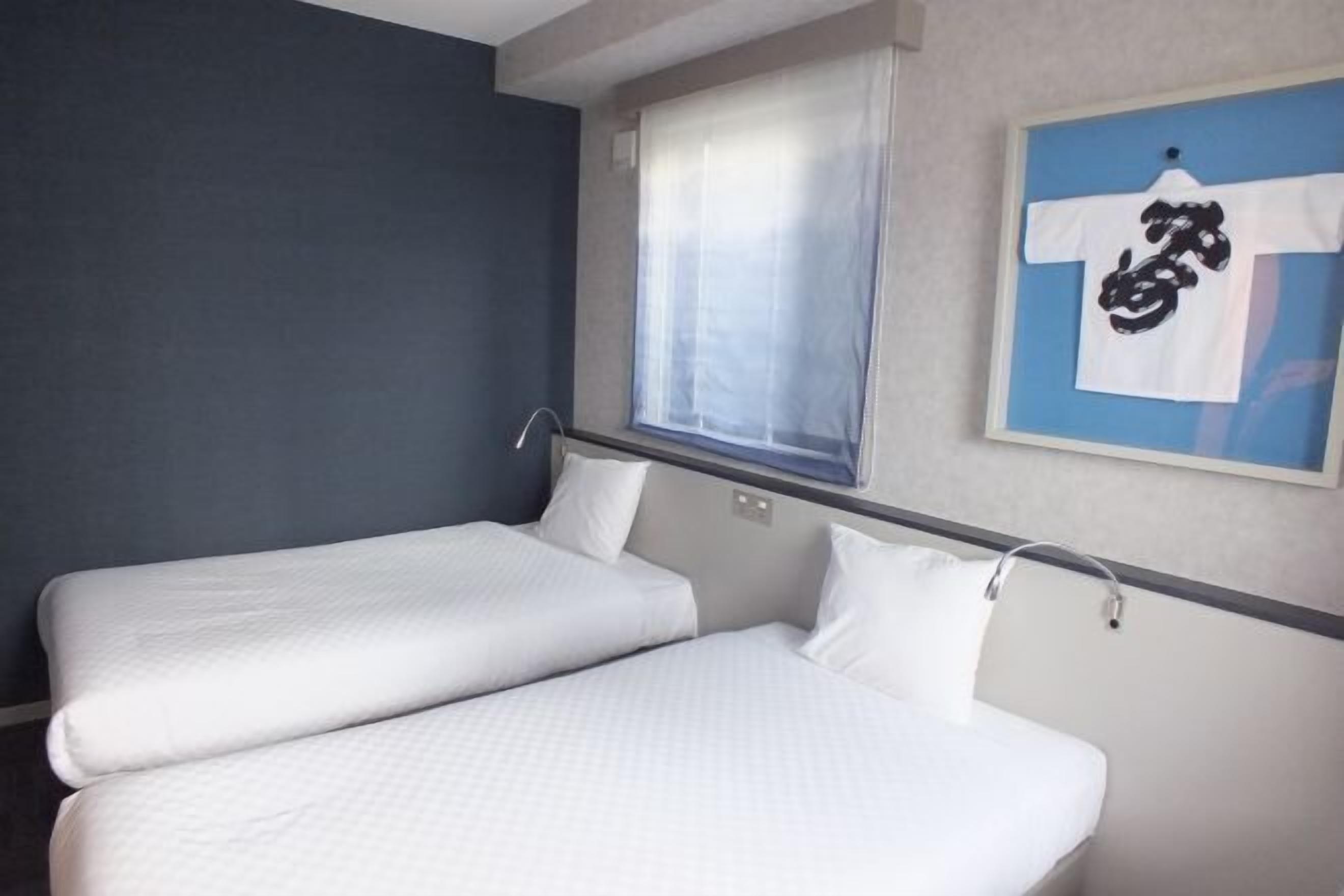 Zimmersafe, Verdunkelungsvorhänge, kostenloses WLAN, Bettwäsche