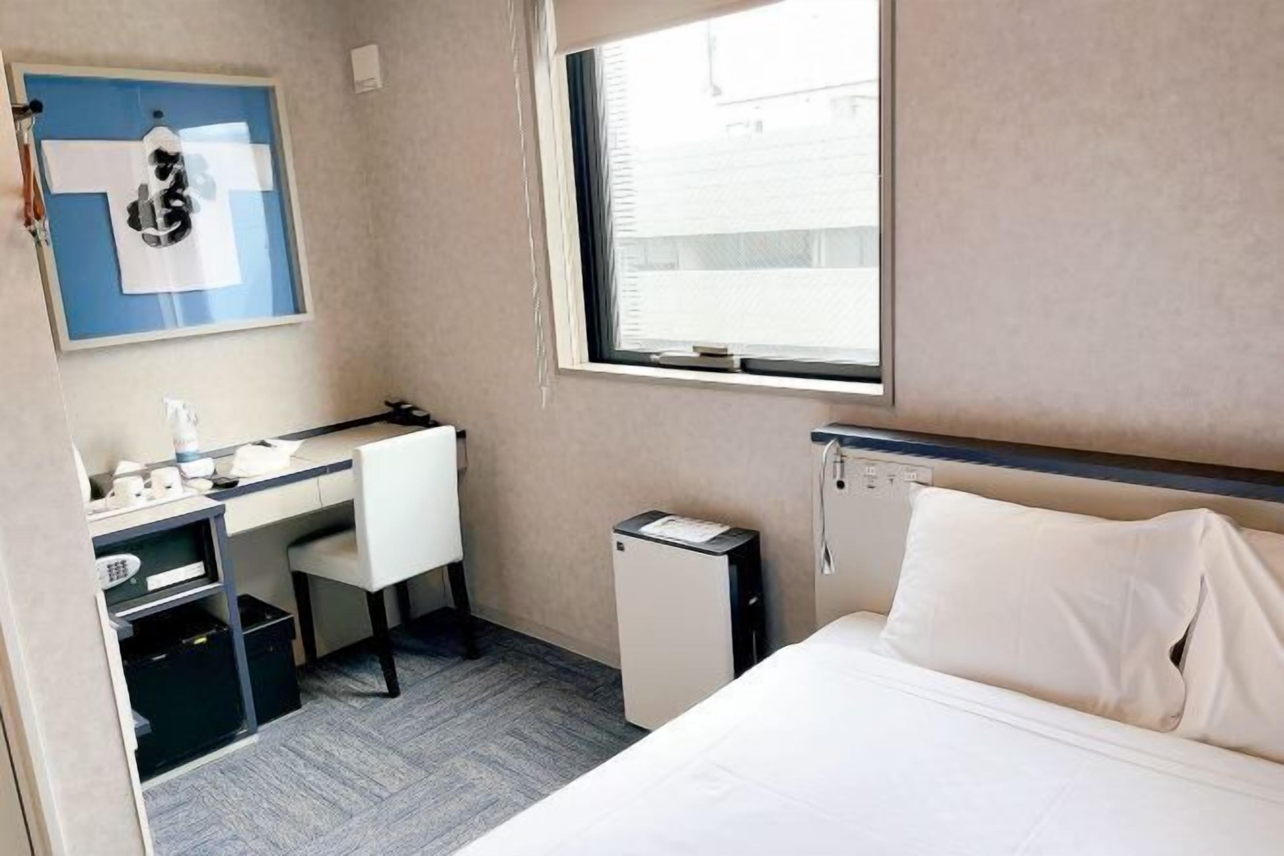 Zimmersafe, Verdunkelungsvorhänge, kostenloses WLAN, Bettwäsche